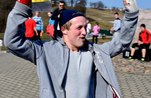 Aplink tvenkinius ratus suko ir ilgų nuotolių bėgikai