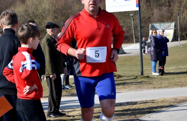 Aplink tvenkinius ratus suko ir ilgų nuotolių bėgikai