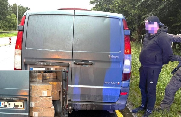 Pasieniečių operacija automagistralėje: įkliuvo trys vilniečiai, gabenę iš Kaliningrado traukinio išmestas baltarusiškas cigaretes (video, foto)
