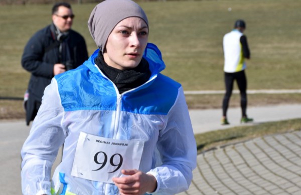 Aplink tvenkinius ratus suko ir ilgų nuotolių bėgikai