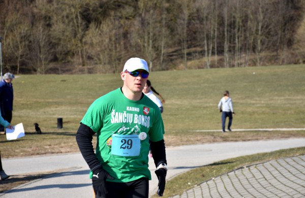 Aplink tvenkinius ratus suko ir ilgų nuotolių bėgikai