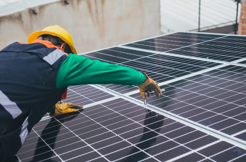 Atsinaujinančios energetikos naujienos: gaminantys vartotojai per birželį į tinklą sugeneravo beveik trečdalį šalies elektros poreikio