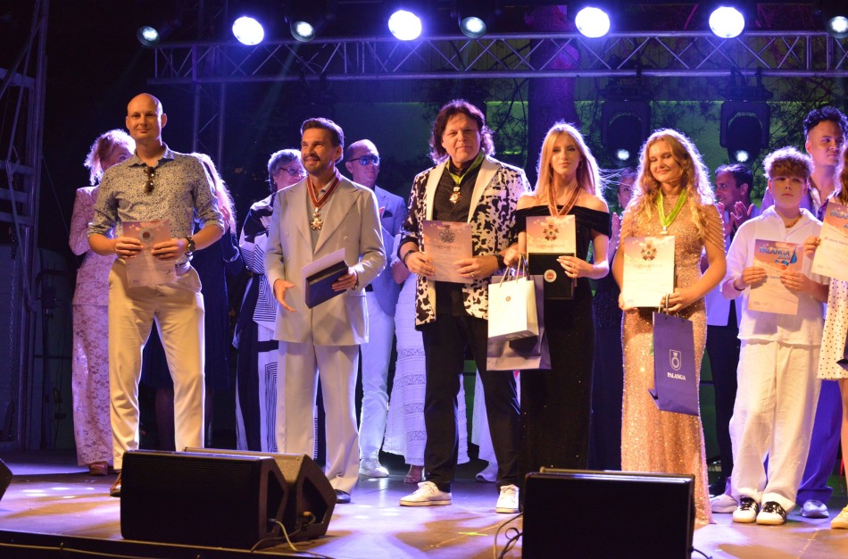 Palangoje paaiškėjo naujieji Lietuvos Šlagerių karalius ir karalienė: festivalis įrodė, kad lietuviško šlagerio tradicijas sėkmingai perima jaunoji karta