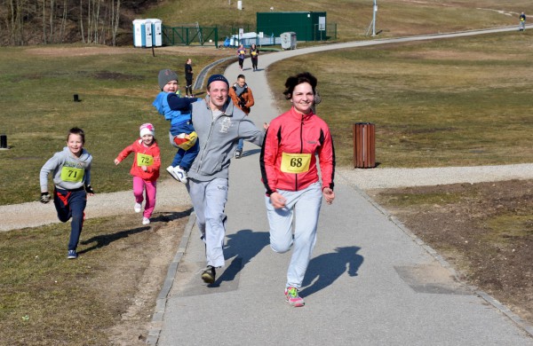 Aplink tvenkinius ratus suko ir ilgų nuotolių bėgikai