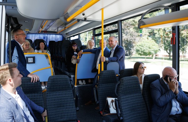Jonavoje – penki nauji autobusai: į gatves išriedės dar daugiau elektrinio transporto 