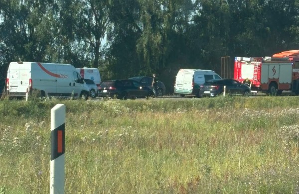 Nerami diena Jonavos rajone: degė konteineris, vertėsi automobilis, vyras nuriedėjo nuo stataus šlaito