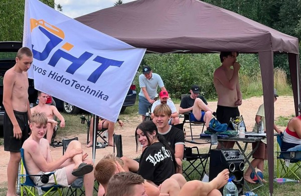 Paplūdimio tinklinis Panoteriuose: sportininkų gausa ir verslininkų pagalba jaunimui 