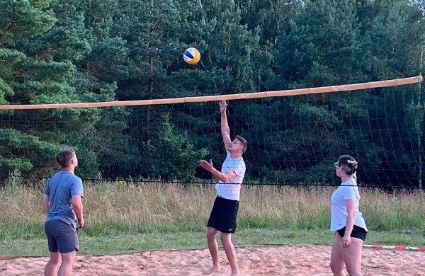 Paplūdimio tinklinis Panoteriuose: sportininkų gausa ir verslininkų pagalba jaunimui 