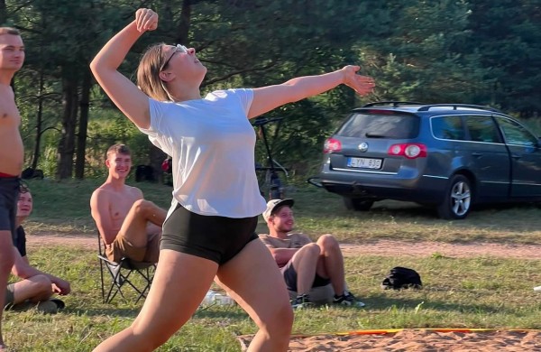 Paplūdimio tinklinis Panoteriuose: sportininkų gausa ir verslininkų pagalba jaunimui 