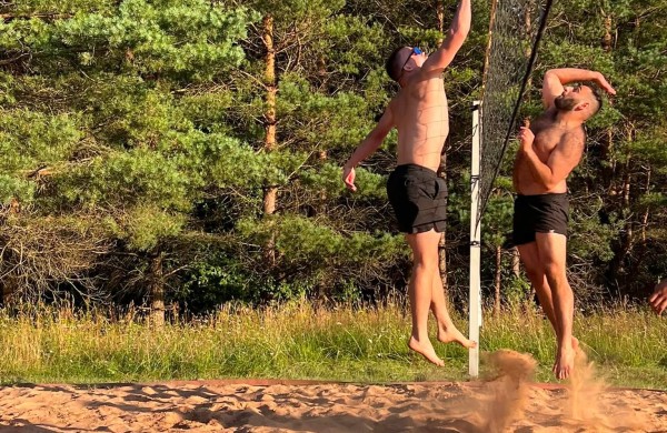 Paplūdimio tinklinis Panoteriuose: sportininkų gausa ir verslininkų pagalba jaunimui 