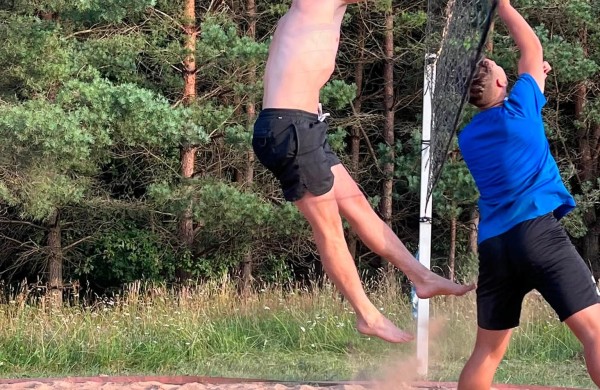 Paplūdimio tinklinis Panoteriuose: sportininkų gausa ir verslininkų pagalba jaunimui 