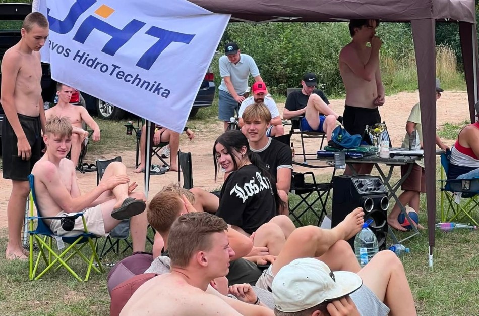 Paplūdimio tinklinis Panoteriuose: sportininkų gausa ir verslininkų pagalba jaunimui 