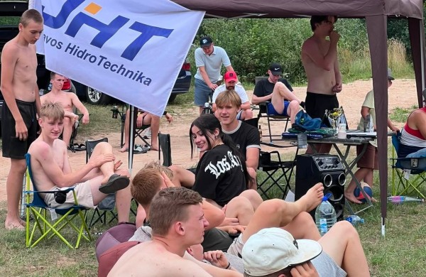 Paplūdimio tinklinis Panoteriuose: sportininkų gausa ir verslininkų pagalba jaunimui 