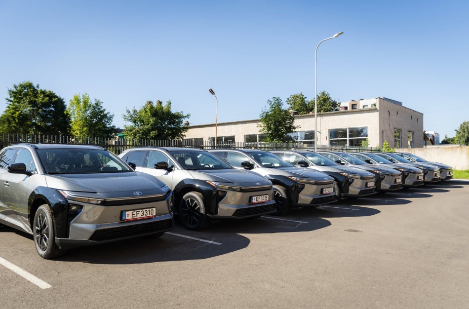 Į Jonavą atvyko 8 nauji elektromobiliai: paaiškėjo, kam jie bus skirti