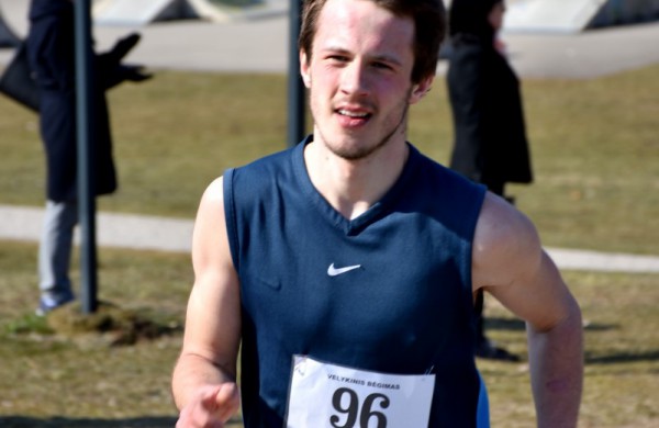 Aplink tvenkinius ratus suko ir ilgų nuotolių bėgikai