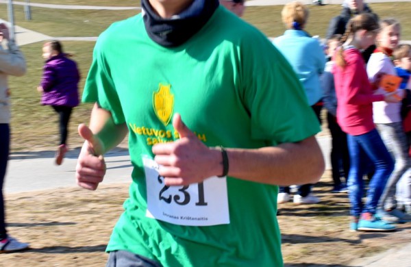 Aplink tvenkinius ratus suko ir ilgų nuotolių bėgikai