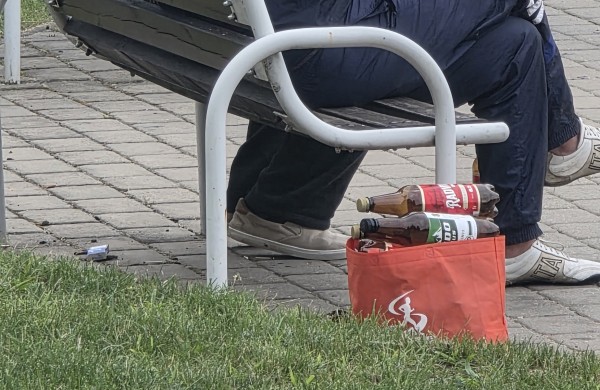Jonavietis neslėpė pykčio: „Latrai sėdi, geria alų, o ten kur geria, ten ir myža...“