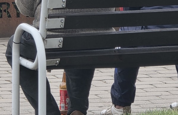 Jonavietis neslėpė pykčio: „Latrai sėdi, geria alų, o ten kur geria, ten ir myža...“