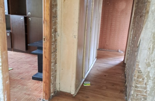 Vos už 2 200 eurų - Jonavos rajone parduodamas trijų kambarių butas, tačiau yra viena svarbi detalė