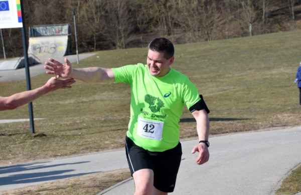 Aplink tvenkinius ratus suko ir ilgų nuotolių bėgikai