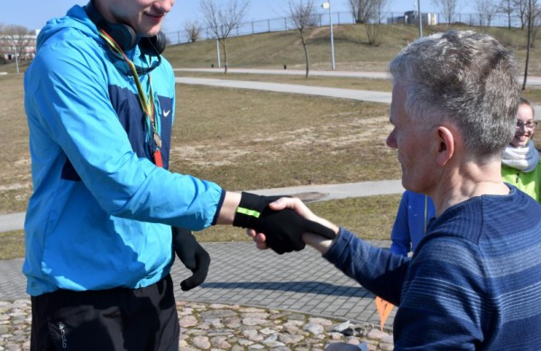 Aplink tvenkinius ratus suko ir ilgų nuotolių bėgikai