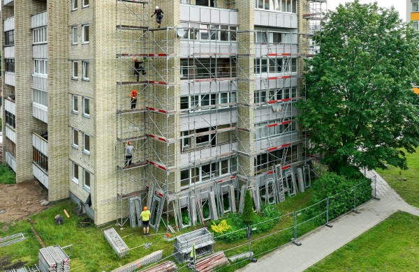 Siūloma daugiabučių namų renovacijos kvietimams taikyti naują finansavimo modelį: papildoma parama skatins kokybiškesnę renovaciją