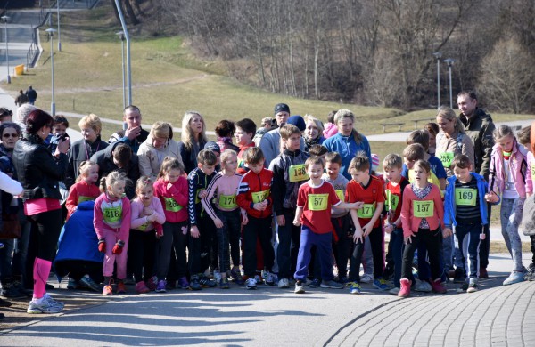 Aplink tvenkinius ratus suko ir ilgų nuotolių bėgikai