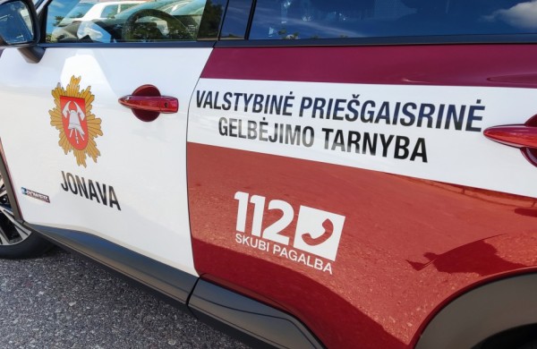Jonavoje degė konteineris, Bartoniuose skendo automobilis 