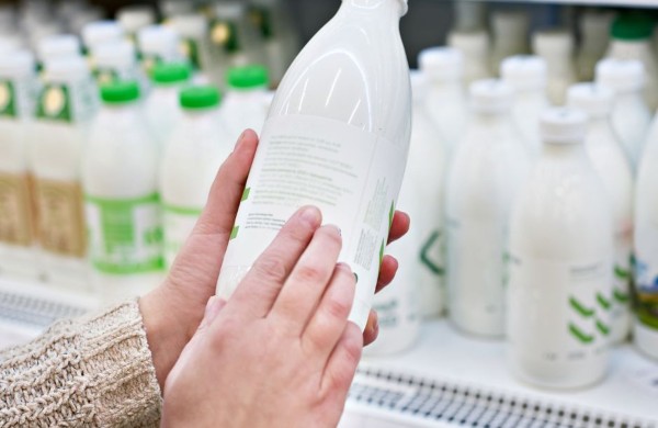 „Be cukrų“, „be glitimo“, „be laktozės“: ką tai reiškia ir kodėl tokie produktai gali kainuoti daugiau?