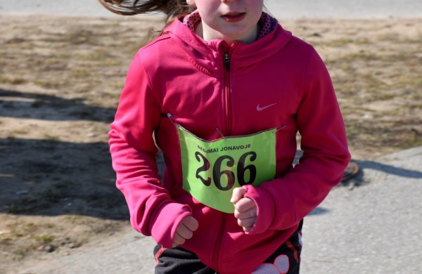 Aplink tvenkinius ratus suko ir ilgų nuotolių bėgikai