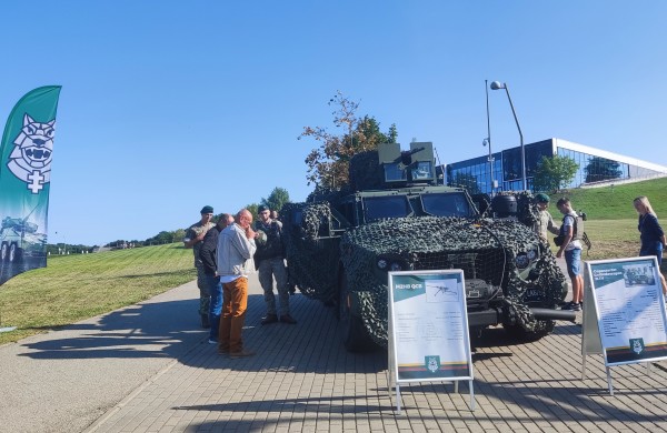 Joninių slėnyje priesaiką Lietuvai davė daugiau kaip 90 jaunųjų Vilkų