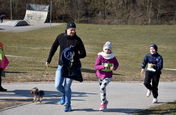 Aplink tvenkinius ratus suko ir ilgų nuotolių bėgikai