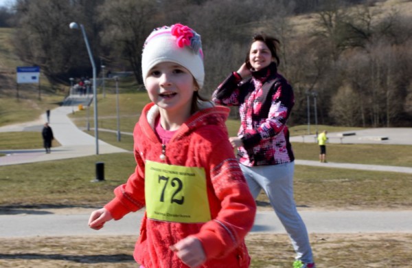 Aplink tvenkinius ratus suko ir ilgų nuotolių bėgikai