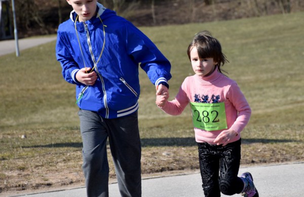 Aplink tvenkinius ratus suko ir ilgų nuotolių bėgikai