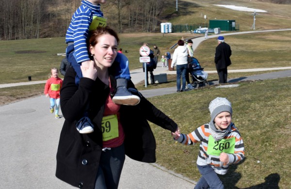 Aplink tvenkinius ratus suko ir ilgų nuotolių bėgikai