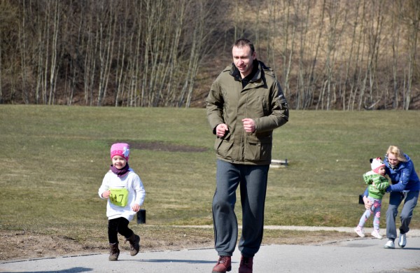 Aplink tvenkinius ratus suko ir ilgų nuotolių bėgikai