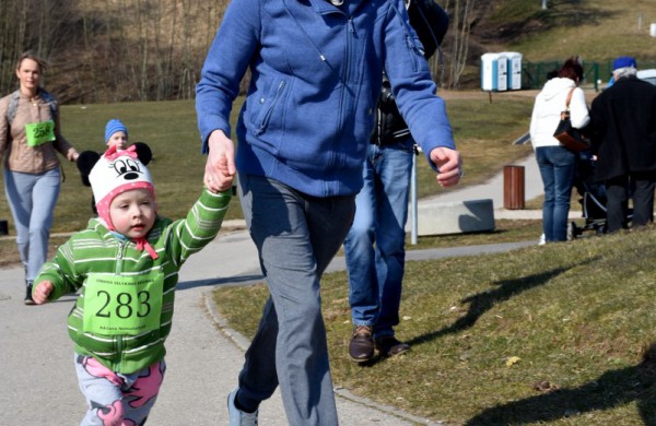 Aplink tvenkinius ratus suko ir ilgų nuotolių bėgikai