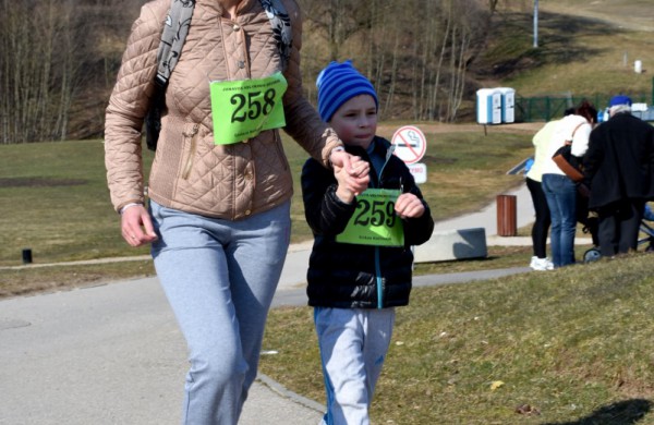 Aplink tvenkinius ratus suko ir ilgų nuotolių bėgikai