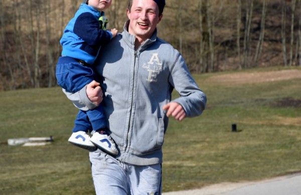 Aplink tvenkinius ratus suko ir ilgų nuotolių bėgikai