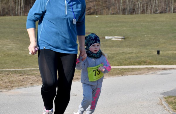 Aplink tvenkinius ratus suko ir ilgų nuotolių bėgikai