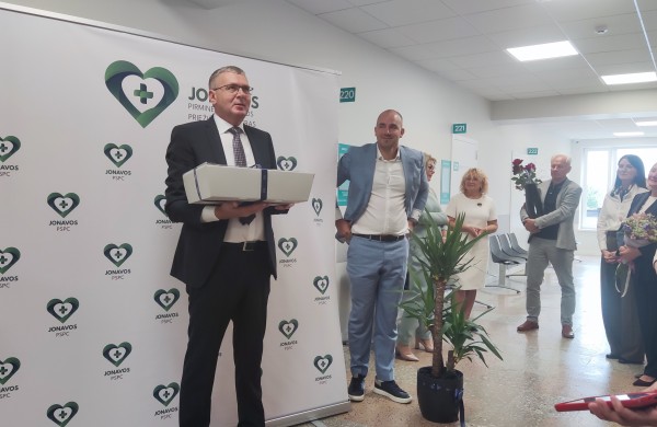 Oficialiai pristatytos atnaujintos Jonavos PSPC patalpos: sveikatos priežiūros įstaiga pasikeitė neatpažįstamai
