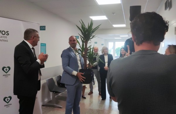 Oficialiai pristatytos atnaujintos Jonavos PSPC patalpos: sveikatos priežiūros įstaiga pasikeitė neatpažįstamai