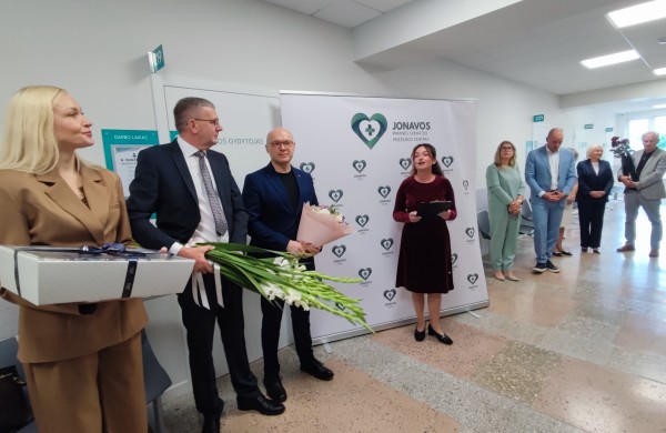 Oficialiai pristatytos atnaujintos Jonavos PSPC patalpos: sveikatos priežiūros įstaiga pasikeitė neatpažįstamai