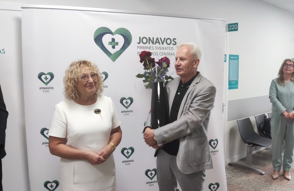 Oficialiai pristatytos atnaujintos Jonavos PSPC patalpos: sveikatos priežiūros įstaiga pasikeitė neatpažįstamai