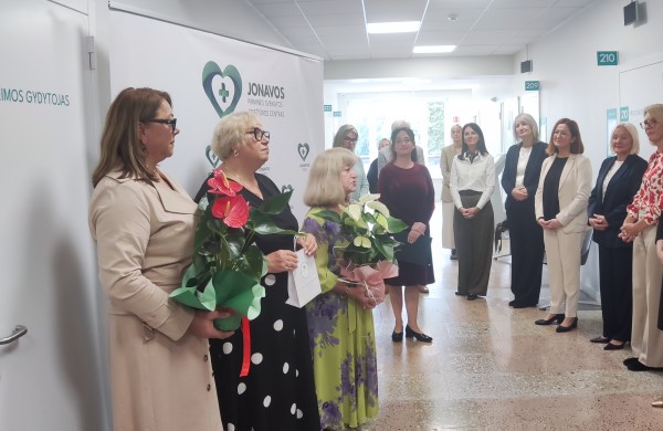 Oficialiai pristatytos atnaujintos Jonavos PSPC patalpos: sveikatos priežiūros įstaiga pasikeitė neatpažįstamai