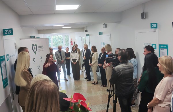 Oficialiai pristatytos atnaujintos Jonavos PSPC patalpos: sveikatos priežiūros įstaiga pasikeitė neatpažįstamai