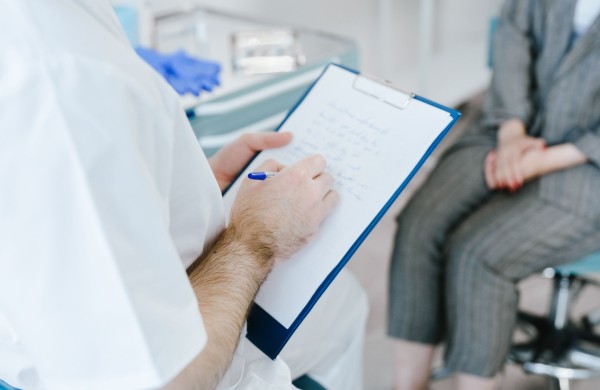 Siuntimas į nemokamą gydytojo specialisto konsultaciją: kas ir kada jį išrašo?
