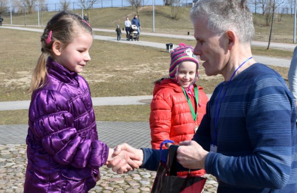 Aplink tvenkinius ratus suko ir ilgų nuotolių bėgikai