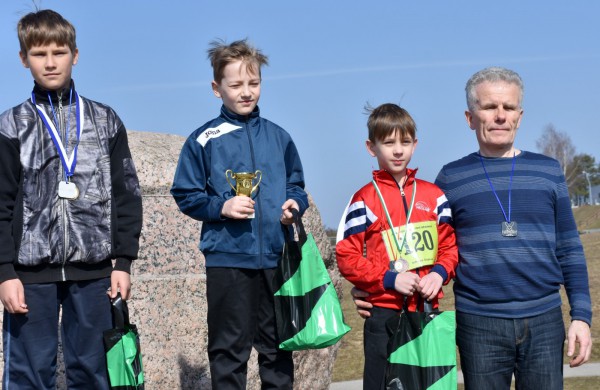 Aplink tvenkinius ratus suko ir ilgų nuotolių bėgikai