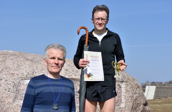 Aplink tvenkinius ratus suko ir ilgų nuotolių bėgikai